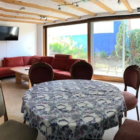 Personalwohnheim Altenpflege Foditsch Vendégház *